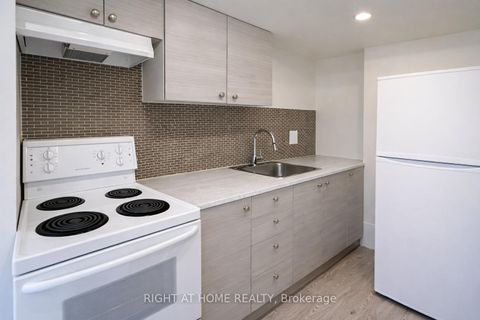 Photo 17 at 122 Dollery Court, Branson, Toronto