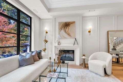 Photo 4 at 105 Rumsey Road, Leaside, Toronto