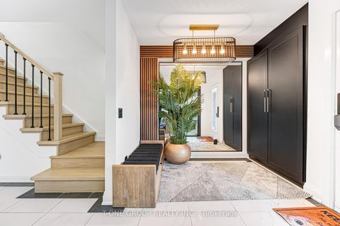 Photo 4 at 9 Credit Lane, Jefferson, Richmond Hill