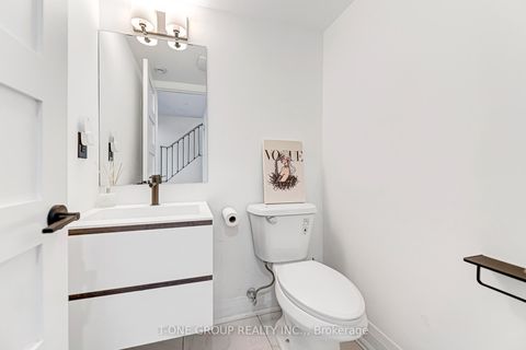 Photo 7 at 9 Credit Lane, Jefferson, Richmond Hill