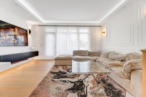 Photo 8 at 9 Credit Lane, Jefferson, Richmond Hill