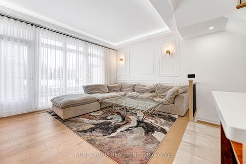 Photo 9 at 9 Credit Lane, Jefferson, Richmond Hill