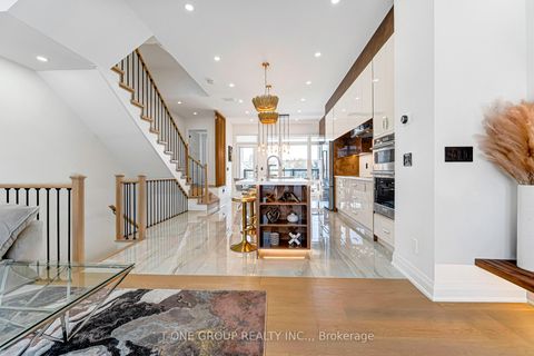 Photo 11 at 9 Credit Lane, Jefferson, Richmond Hill