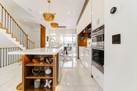 Photo 14 at 9 Credit Lane, Jefferson, Richmond Hill