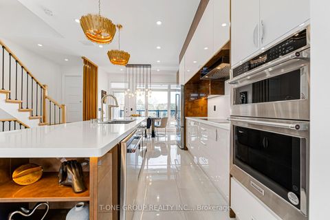 Photo 15 at 9 Credit Lane, Jefferson, Richmond Hill