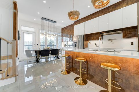 Photo 17 at 9 Credit Lane, Jefferson, Richmond Hill