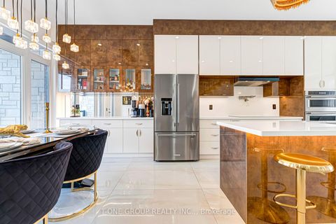 Photo 19 at 9 Credit Lane, Jefferson, Richmond Hill