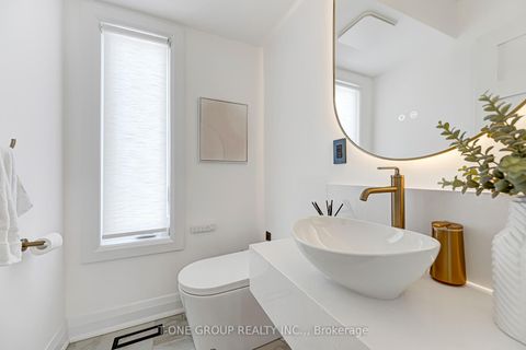 Photo 25 at 9 Credit Lane, Jefferson, Richmond Hill