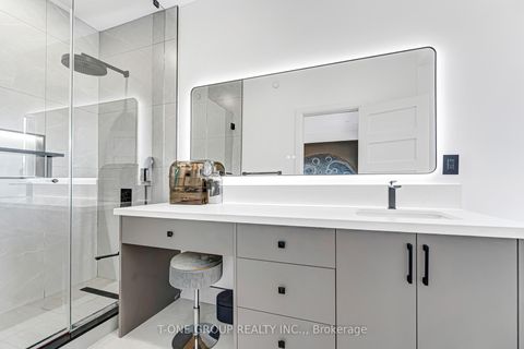 Photo 33 at 9 Credit Lane, Jefferson, Richmond Hill