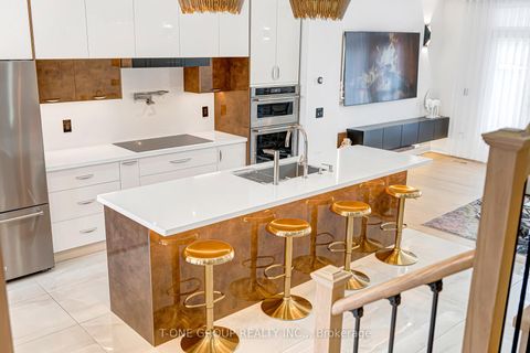 Photo 39 at 9 Credit Lane, Jefferson, Richmond Hill