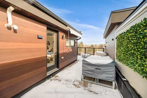 Photo 45 at 9 Credit Lane, Jefferson, Richmond Hill