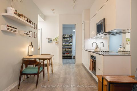 Photo 10 at 201 - 609 Avenue Road, St. Clair, Toronto