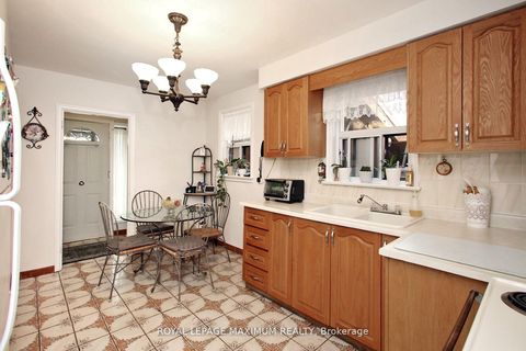 Photo 7 at 938 Kennedy Road, Ionview, Toronto