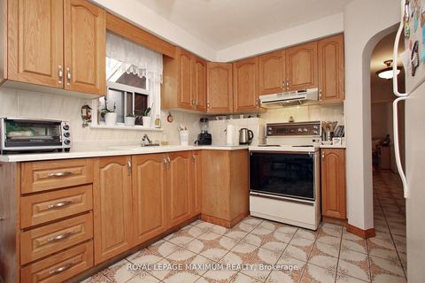 Photo 8 at 938 Kennedy Road, Ionview, Toronto