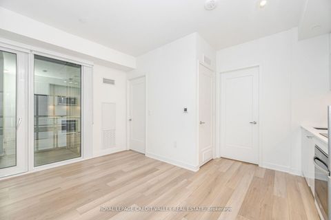 Photo 9 at 413 - 70 Princess Street E, Waterfront Communities C8, Toronto