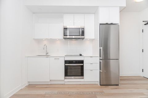 Photo 11 at 413 - 70 Princess Street E, Waterfront Communities C8, Toronto