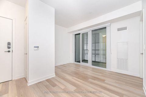Photo 15 at 413 - 70 Princess Street E, Waterfront Communities C8, Toronto