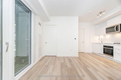 Photo 17 at 413 - 70 Princess Street E, Waterfront Communities C8, Toronto