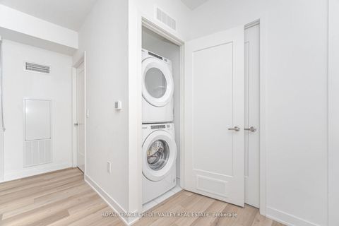 Photo 25 at 413 - 70 Princess Street E, Waterfront Communities C8, Toronto