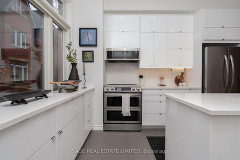 Photo 1 at 14 Old Trillium Lane, Regent Park, Toronto