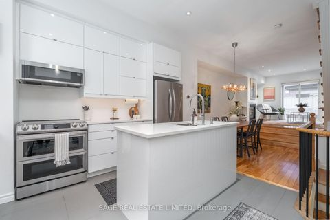 Photo 7 at 14 Old Trillium Lane, Regent Park, Toronto