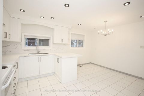 Photo 16 at 30 Lowbank Court, Steeles, Toronto