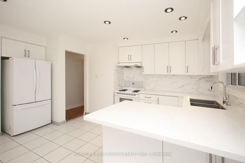 Photo 18 at 30 Lowbank Court, Steeles, Toronto