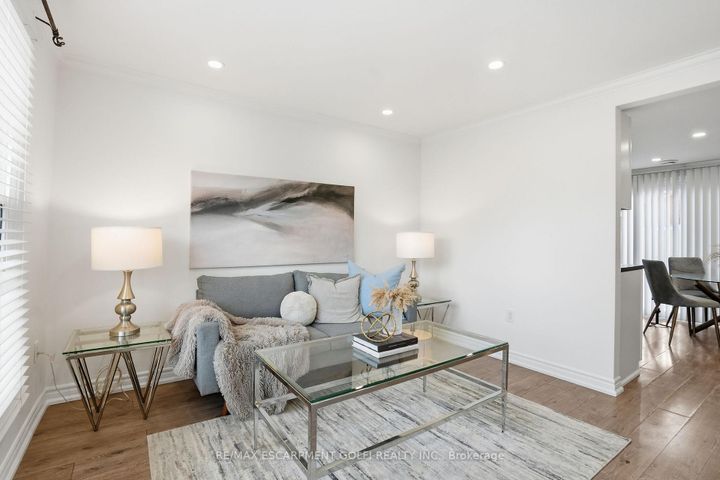 Photo 2 at 190 MEAD Avenue, Parkview, Hamilton