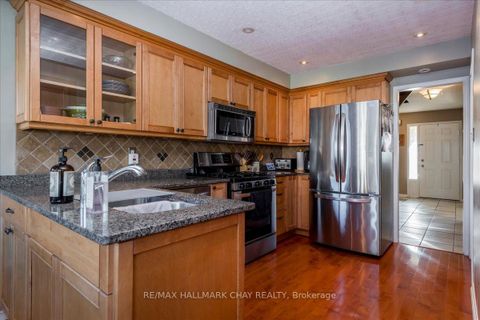 Photo 1 at 21 Barwick Drive, West Bayfield, Barrie