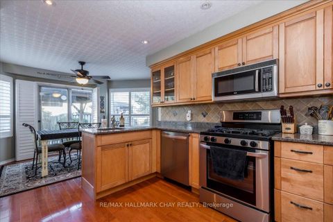 Photo 2 at 21 Barwick Drive, West Bayfield, Barrie