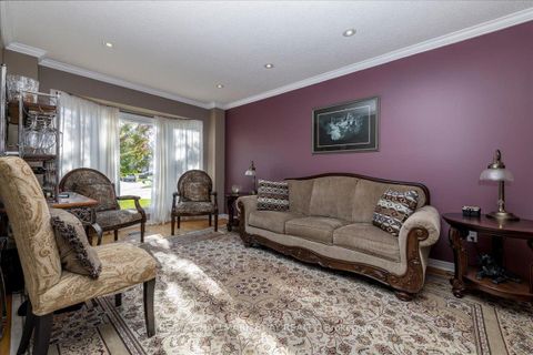 Photo 7 at 21 Barwick Drive, West Bayfield, Barrie