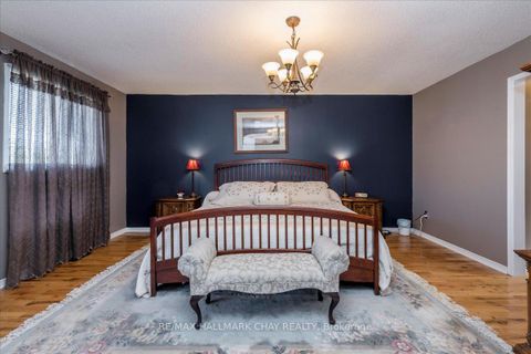 Photo 14 at 21 Barwick Drive, West Bayfield, Barrie