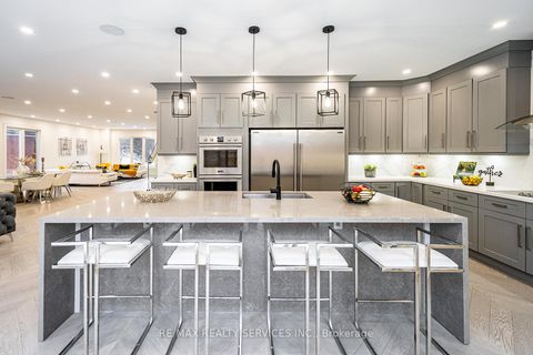 Photo 9 at 3 Bonnyview Drive, Queensway, Toronto