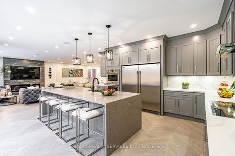 Photo 10 at 3 Bonnyview Drive, Queensway, Toronto