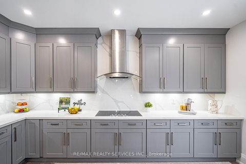 Photo 11 at 3 Bonnyview Drive, Queensway, Toronto