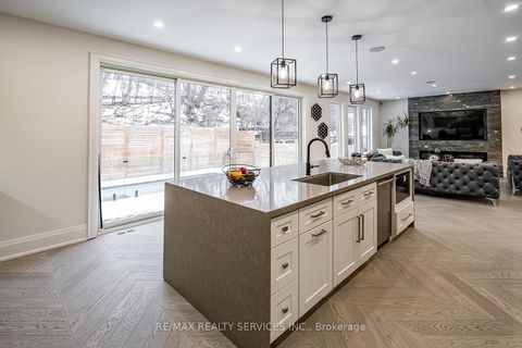 Photo 13 at 3 Bonnyview Drive, Queensway, Toronto