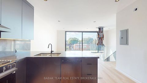 Photo 31 at 3212 Dundas Street W, Junction Area, Toronto