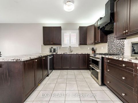 Photo 12 at 856 Wrenwood Drive, Taunton, Oshawa