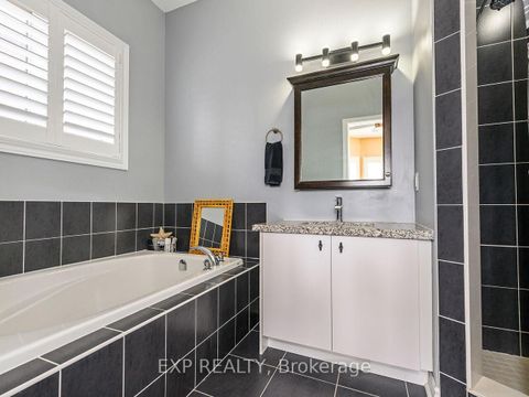 Photo 31 at 856 Wrenwood Drive, Taunton, Oshawa