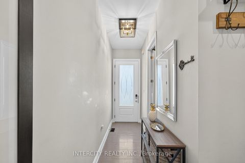 Photo 2 at 14 Great Heron Court, King City, King