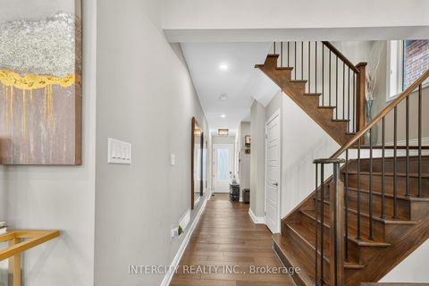 Photo 7 at 14 Great Heron Court, King City, King