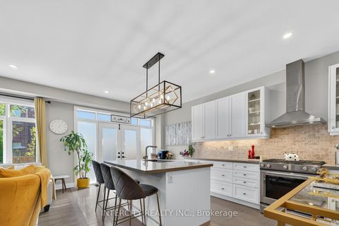 Photo 14 at 14 Great Heron Court, King City, King