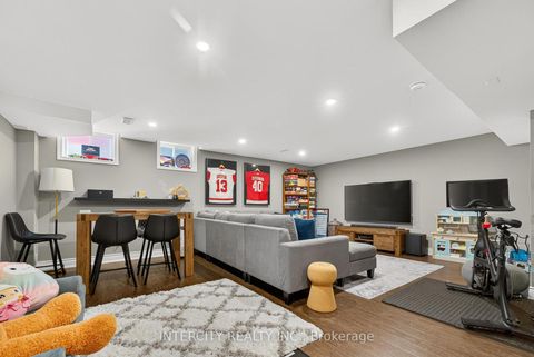 Photo 42 at 14 Great Heron Court, King City, King