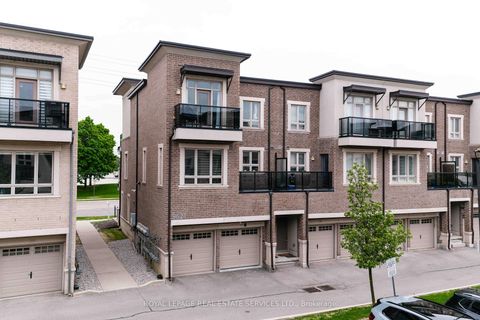Photo 1 at 13 - 9621 Jane Street, Maple, Vaughan