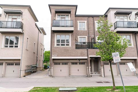 Photo 3 at 13 - 9621 Jane Street, Maple, Vaughan