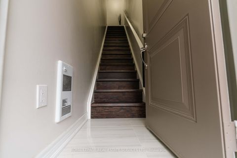 Photo 5 at 13 - 9621 Jane Street, Maple, Vaughan