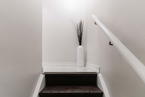 Photo 6 at 13 - 9621 Jane Street, Maple, Vaughan