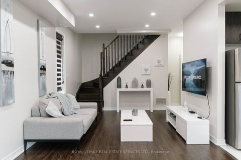 Photo 9 at 13 - 9621 Jane Street, Maple, Vaughan