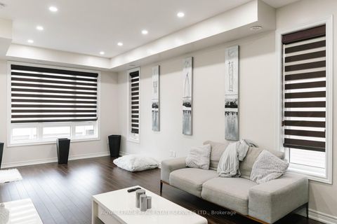 Photo 10 at 13 - 9621 Jane Street, Maple, Vaughan