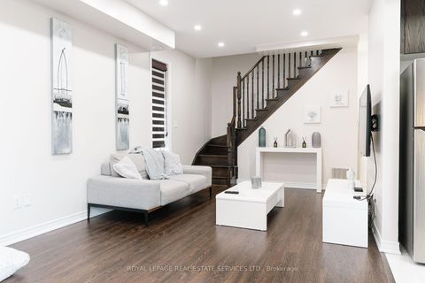 Photo 12 at 13 - 9621 Jane Street, Maple, Vaughan